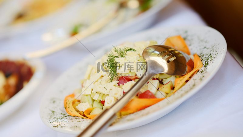 食品代加工与OEM：如何选择最适合的合作模式**
